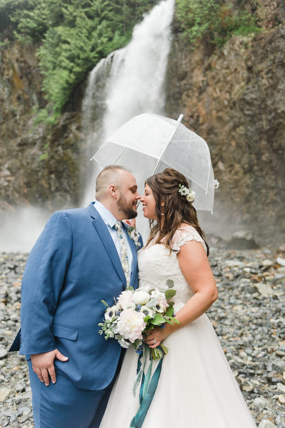 bridal-portraits-at-waterfall