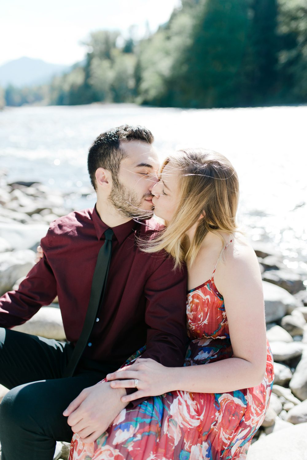 kissing-by-the-river