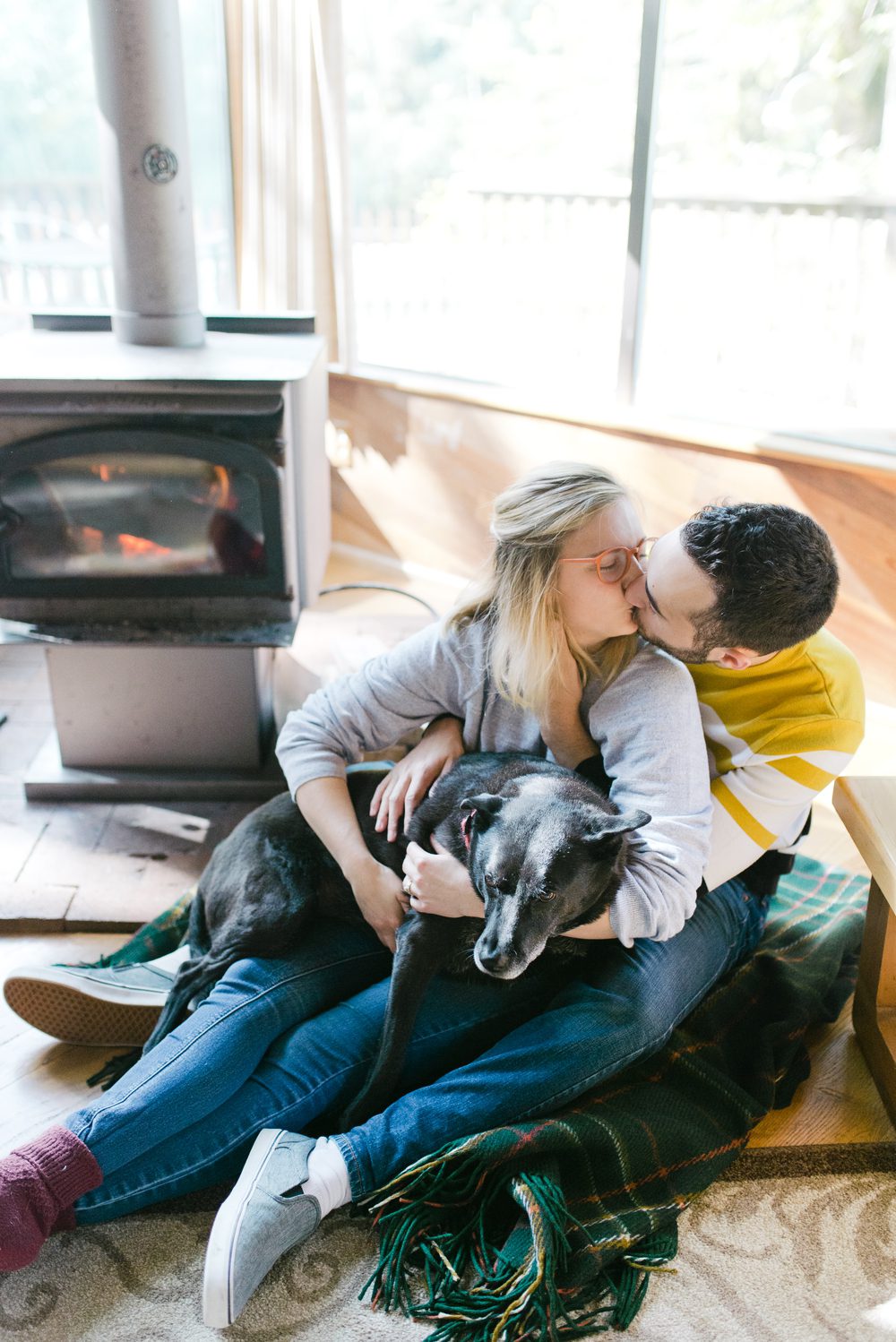 kissing-in-front-of-the-fire